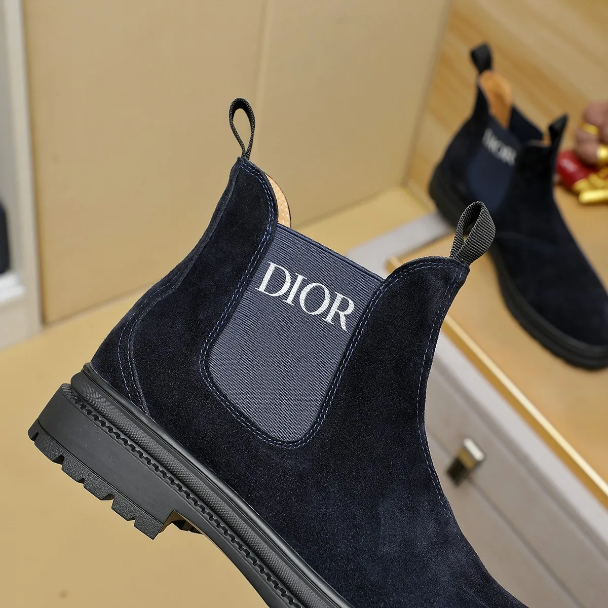 Ex-factory price: 480⌚️⌚️"Dior" Gaobang short boots⚠️⚠️Top purchasing agent🔍🔍Men's 2023HK counters are on sale simultaneously. Sole: The original sole is specially provided by the original factory. The exclusive movable molded sole is super comfortable. The original factory and the single product are handmade🔍🔍. The details determine the quality. We only make shoes with care. You can enter and exit the counter at will. Welcome to compare. 🇮🇹Size: 38-444️⃣Colors available